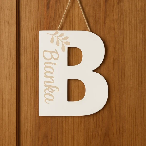 Dekoracyjna litera drewniana z imieniem dziecka